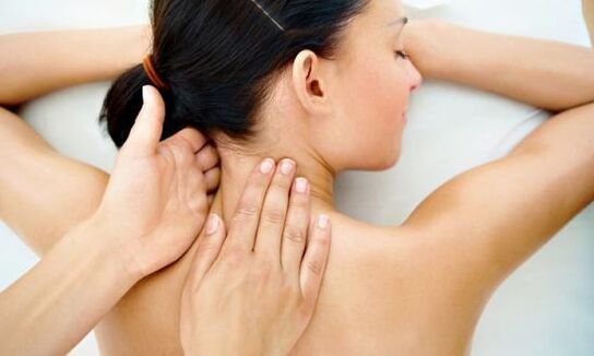 Massage des colonnes cervicales pour l'ostéochondrose
